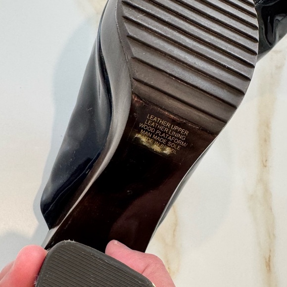 NEW Tory Burch Navy Blue Patent with Chunky Dark Wooden Heel and Gold Detail - Picture 3 of 3